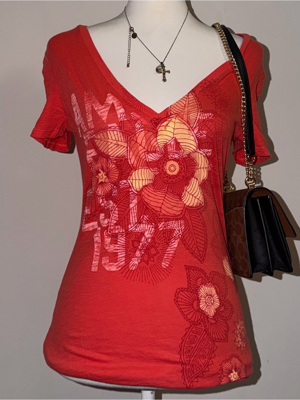 2000s vintage style 2010 american eagle whimsical orange floral graphic tee
